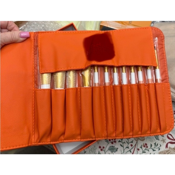 Orange Makeup Brush Set - Picture 3 of 3